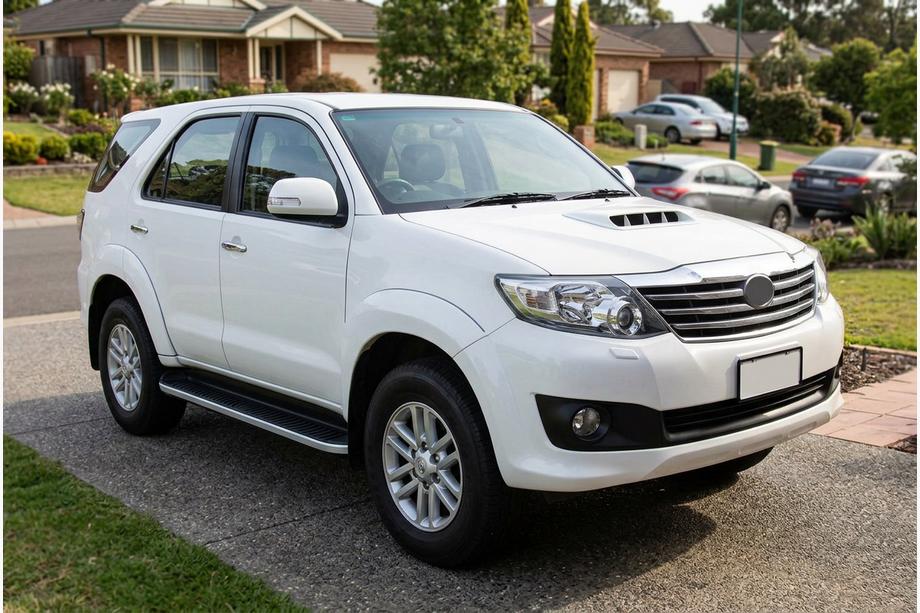 Toyota Fortuner 2006–2015 Side steps Tayga Grey (2 stuks, aluminium) Image