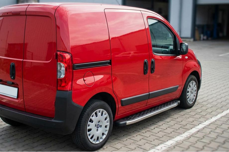 Peugeot Bipper 2008–2017 BlackLine zijsteps (2 stuks, aluminium) Image
