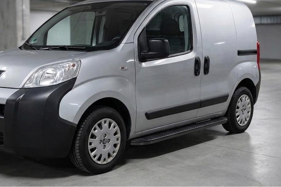 Peugeot Bipper 2008–2017 Side steps Tayga Black (2 stuks, aluminium) Image