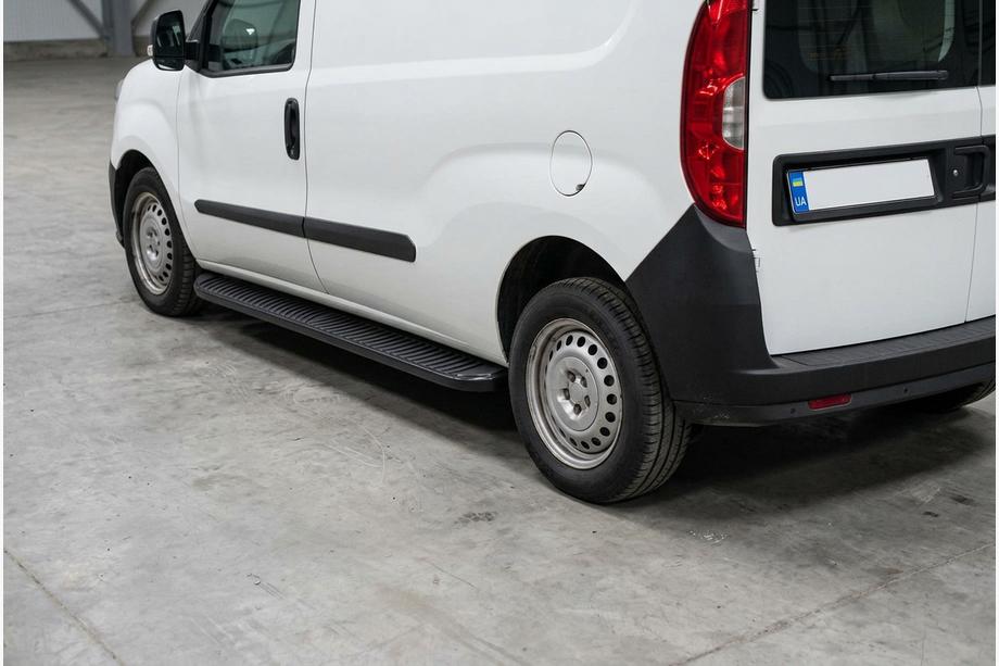 Opel Combo 2012–2018 Side steps Tayga Black (2 stuks, aluminium) Image