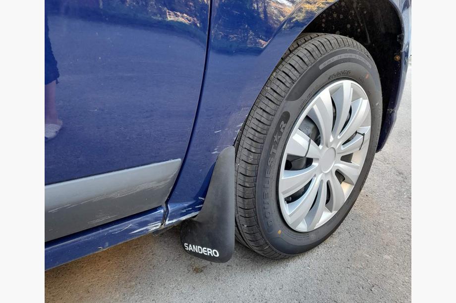 Dacia Sandero 2007–2013 Voorste spatlappen (2 stuks) Image