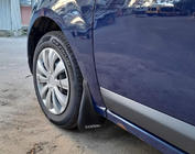 Renault Sandero 2007–2013 Voorste spatlappen (2 stuks) foto 5