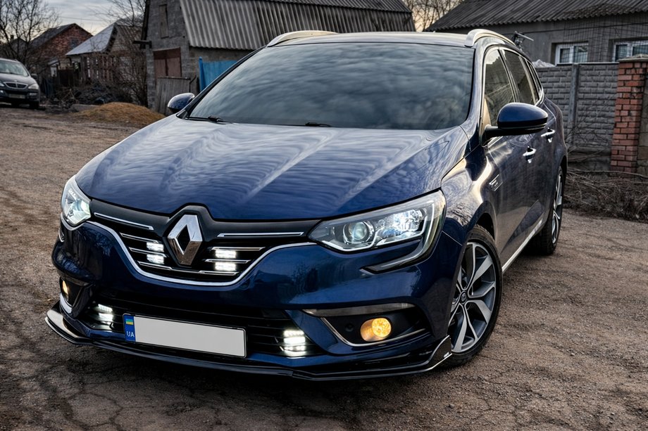 Renault Megane IV 2016–2025 Voorbumper lipspoiler LIP (zwart) Image