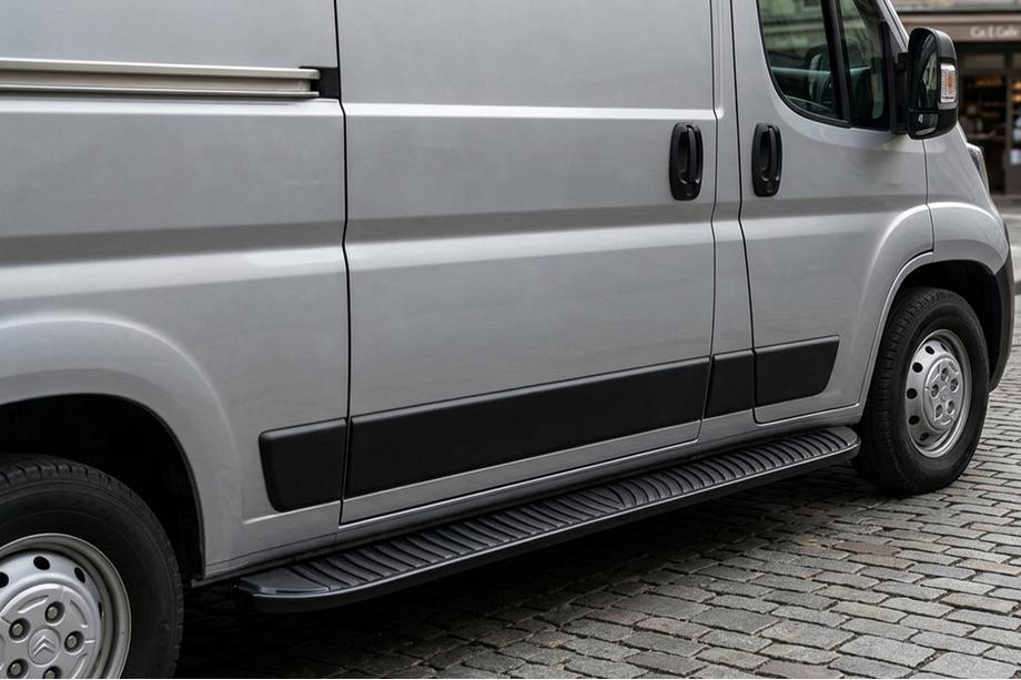 Citroen Jumper 2007–2025 Side steps Tayga Black (2 stuks, aluminium) Image