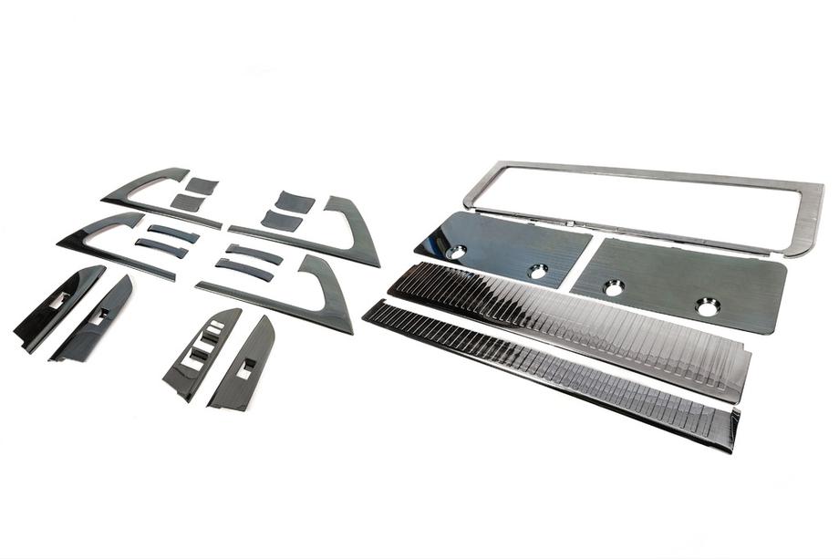 Toyota Land Cruiser 200 2007–2021 Set inlegstukken (donker geborsteld aluminium) Image