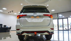 Toyota Fortuner 2015– Lexus-TRD V2 bodykit set (voor 2015-2020) foto 3