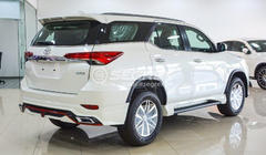 Toyota Fortuner 2015– Lexus-TRD V2 bodykit set (voor 2015-2020) foto 5