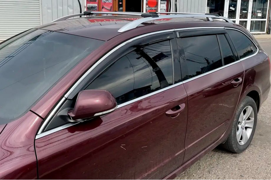 Skoda Superb 2009–2015 Raamwindschermen met chromen sierlijst SW (4 stuks, HIC) Foto 2