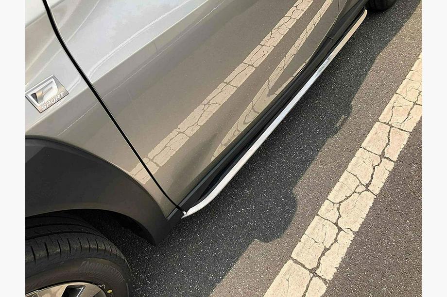Lexus UX 2018– OEM side steps (set van 2) Image
