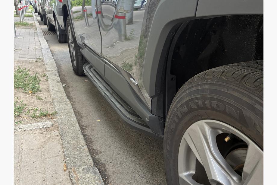 Toyota Rav 4 2019–2025 OEM V2B side steps (2 stuks, aluminium) Foto 5