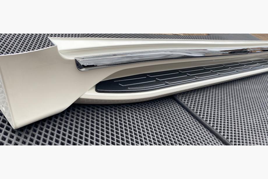 Toyota Land Cruiser 200 2007–2021 Sidebars Exlusive (design 2021) Witte kleur Foto 3