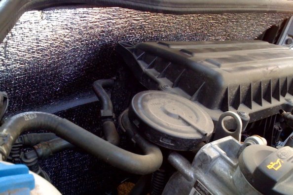 Zelf geluidsisolatie van de motorruimte aanbrengen