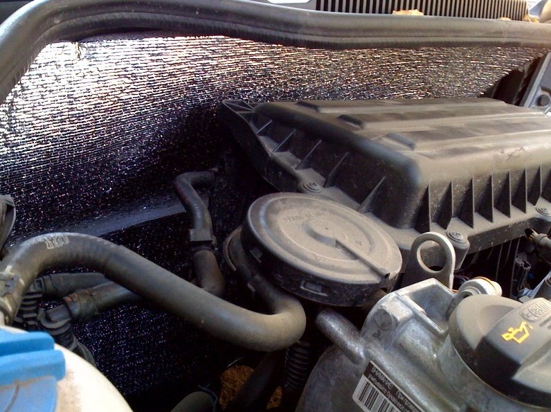 Zelf geluidsisolatie van de motorruimte aanbrengen