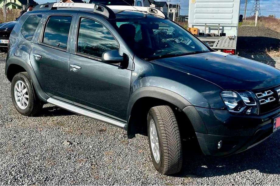 Dacia Duster 2008–2018 Gladde wielkastverbreders (8 stuks, kunststof) Image