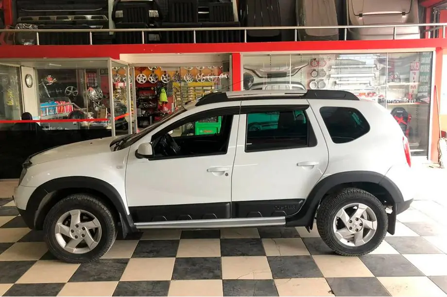 Renault Duster 2008–2017 Gladde wielkastverbreders (8 stuks, ABS) Foto 6