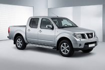 Nissan Navara 2006–2015 Side steps Maya V4 (2 st., aluminium) foto 1