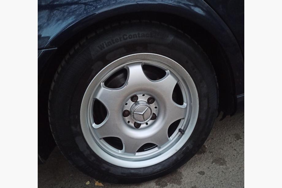 Mercedes-Benz Naafdoppen voor velgen 70/75 mm met ring (4 stuks, grijs) Foto 1
