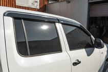 Volkswagen Amarok 2010–2022 Raamwindschermen met chromen sierlijst (set van 4, Niken) foto 3