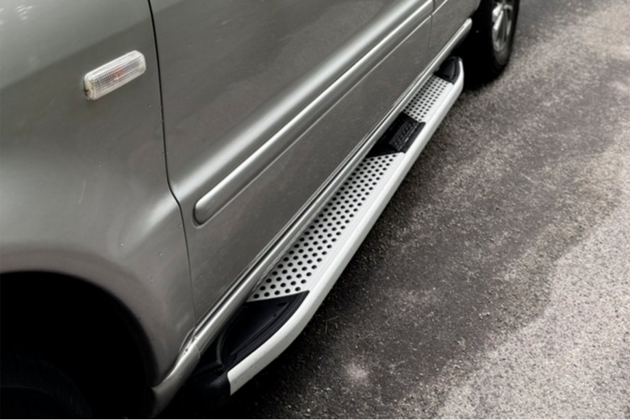 Mercedes ML W163 1997–2005 Mevsim Grey side steps (2 stuks, aluminium) Image