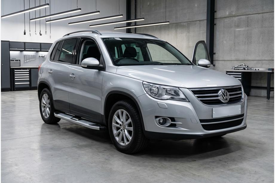 Volkswagen Tiguan 2007–2016 Mevsim Grey side steps (2 stuks, aluminium) Image