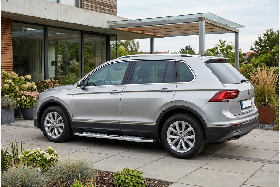 Volkswagen Tiguan 2016–2023 Mevsim Grey side steps (2 stuks, aluminium) Image