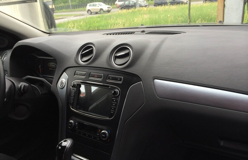 Zo verwijder je een kras uit het interieurplastic van je auto