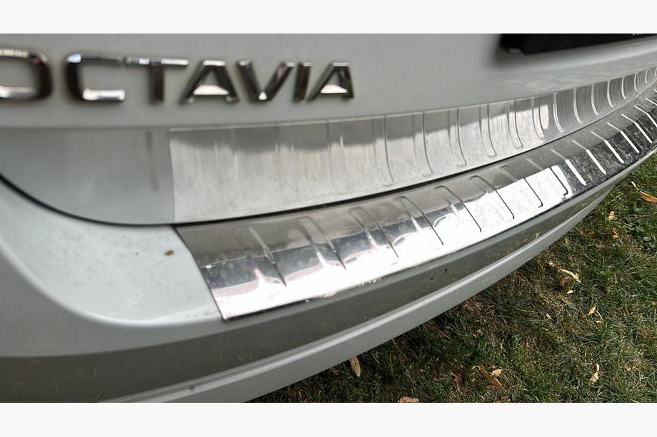 Skoda Octavia IV A8 2020– Achterbumperlijst Carmos (SW, RVS) Image