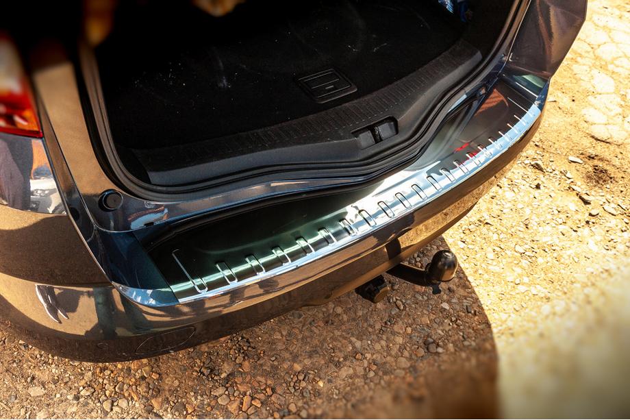Renault Megane IV 2016–2025 Achterbumperlijst Carmos (SW, RVS) Image