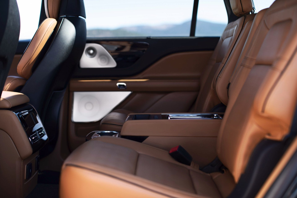 Premium zevenzits crossover: Lincoln Aviator