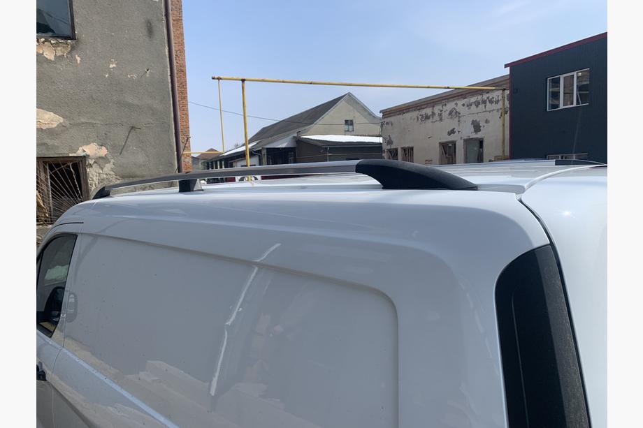 Ford Connect 2014–2021 Dakrails chroom Standaard basis, metalen voeten Foto 7