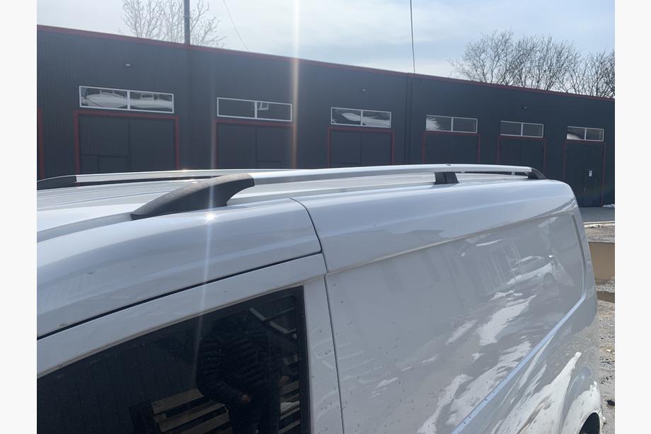 Ford Connect 2014–2021 Dakrails chroom Standaard basis, metalen voeten Foto 3
