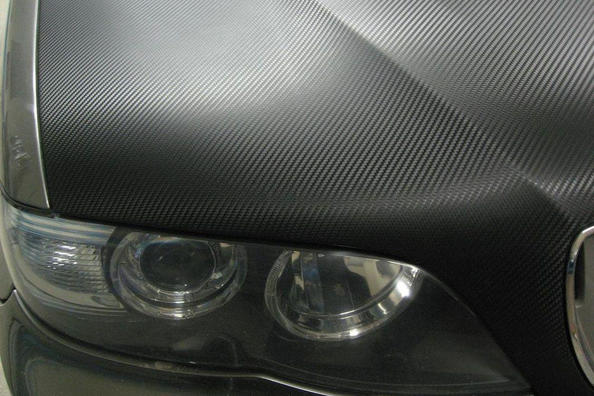 Carbonfolie voor je auto: voordelen en kiezen