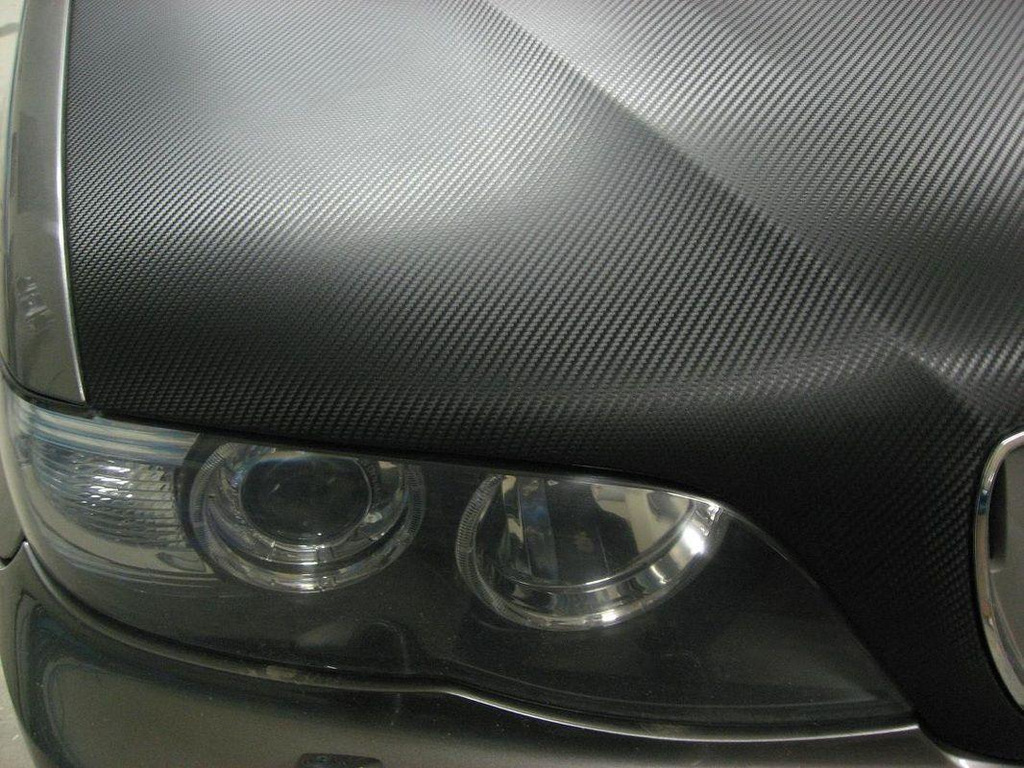 Carbonfolie voor je auto: voordelen en kiezen