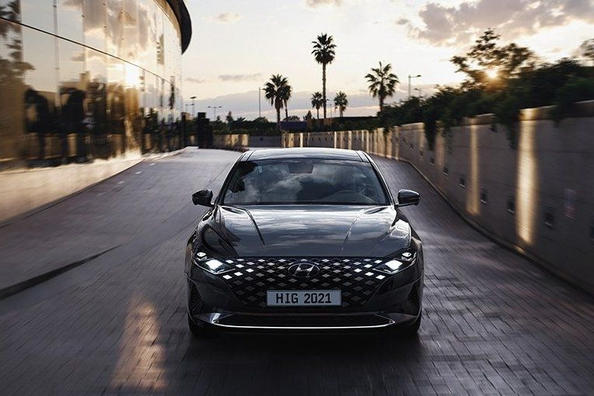 Vernieuwde Hyundai Grandeur-sedan van de zesde generatie