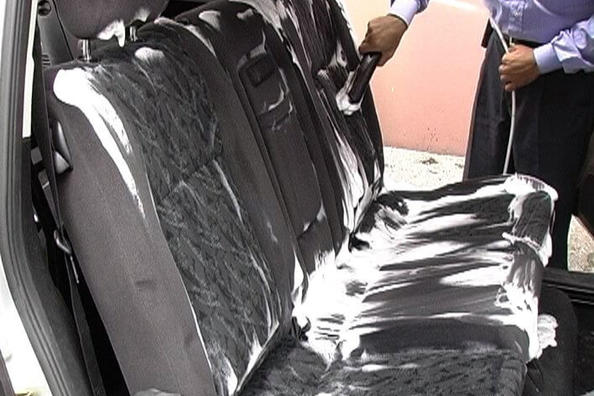 Zelf het auto-interieur reinigen