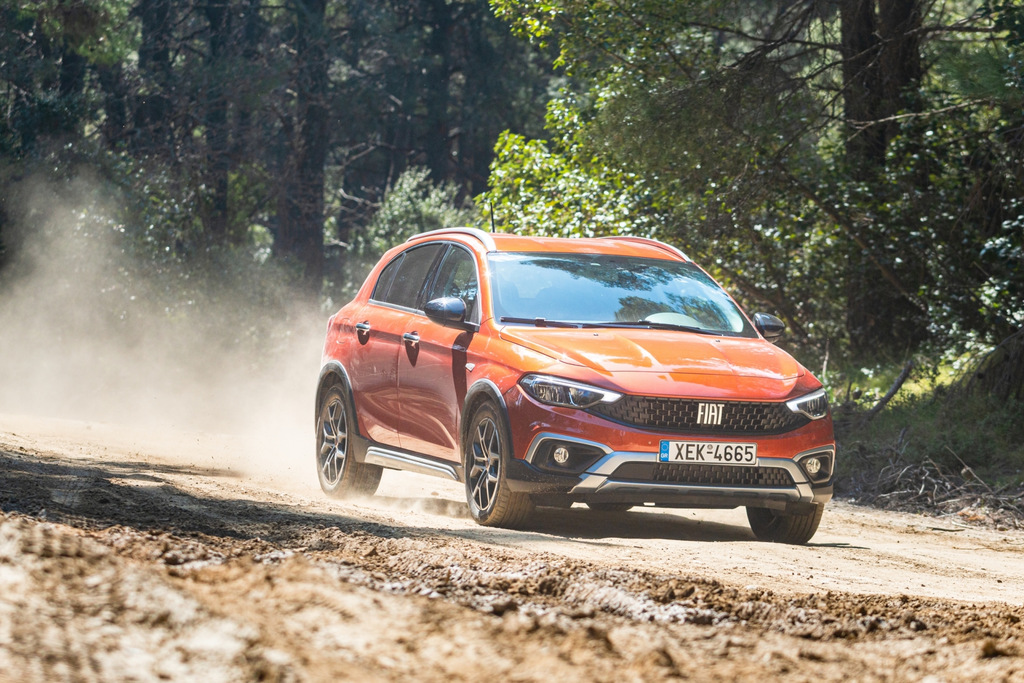 Review van de offroadversie van de hatchback Fiat Tipo Cross