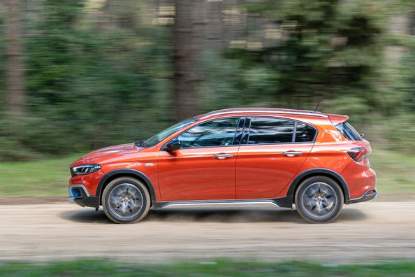 Review van de offroadversie van de hatchback Fiat Tipo Cross