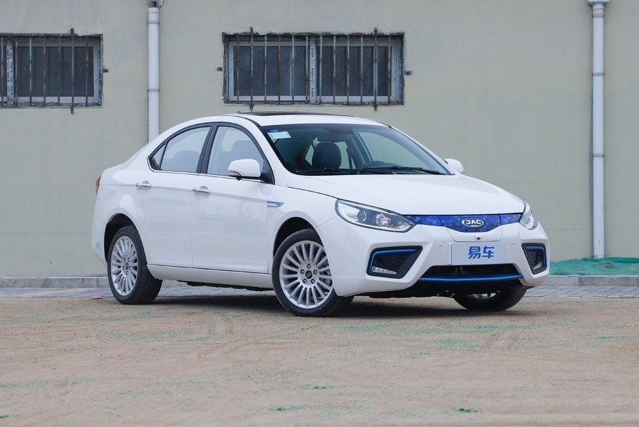 Review van de elektrische sedan JAC iEVA50