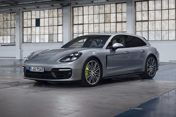 Review van de vierwielaangedreven Porsche Panamera Sport Turismo Foto 5