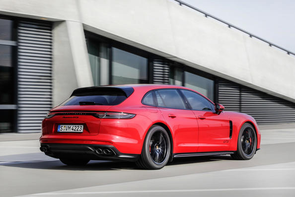 Review van de vierwielaangedreven Porsche Panamera Sport Turismo Foto 8