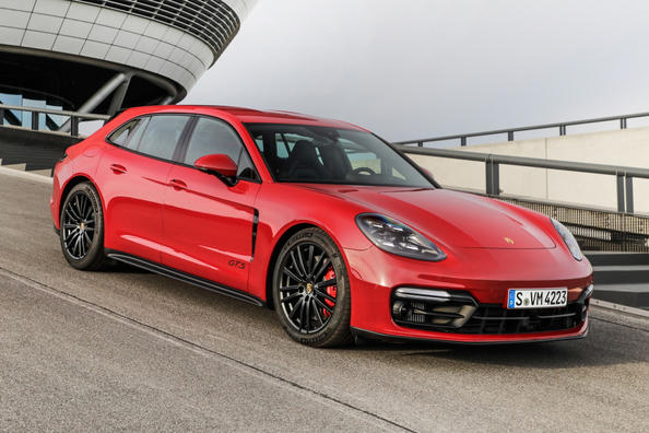 Review van de vierwielaangedreven Porsche Panamera Sport Turismo Foto 7