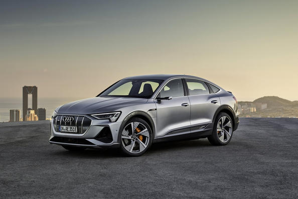 Coupé-achtige elektrische AWD-crossover: Audi e-tron Sportback Foto 3