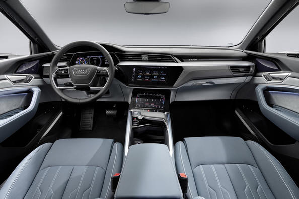 Coupé-achtige elektrische AWD-crossover: Audi e-tron Sportback Foto 7