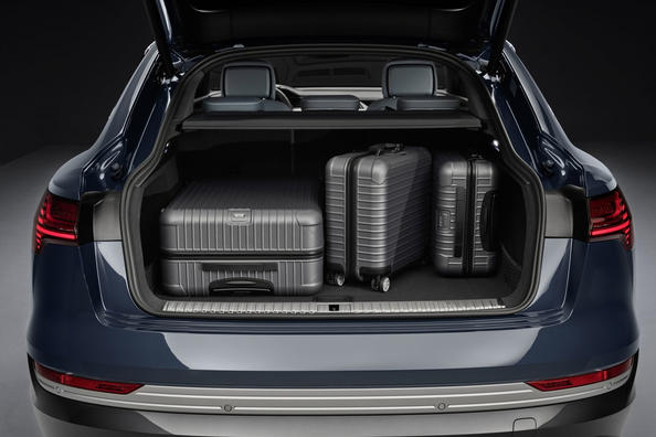 Coupé-achtige elektrische AWD-crossover: Audi e-tron Sportback Foto 9