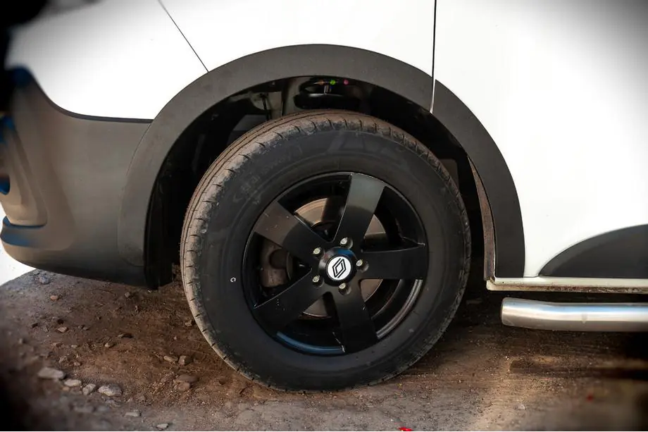 Opel Vivaro 2015–2019 Wielkastrandlijsten (6 stuks, zwart, ABS) Image
