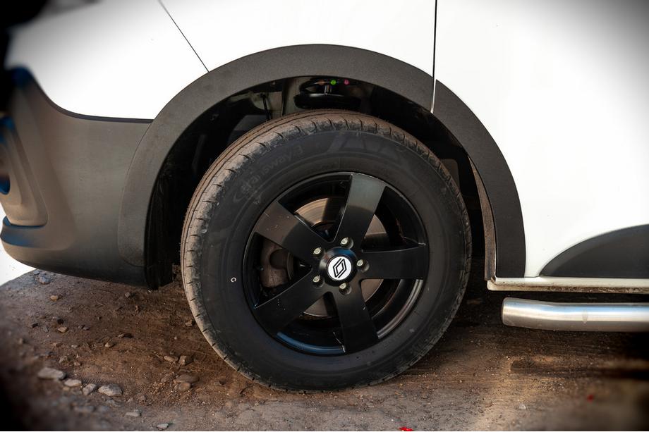Nissan NV300/Primastar 2016– Wielkastrandlijsten (6 stuks, zwart, ABS) Foto 1