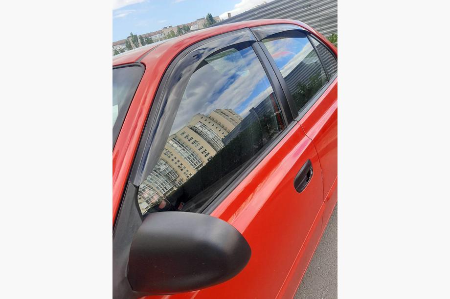 Hyundai Accent 2000–2006 Raamdeflectoren (set van 4, ANV) Image