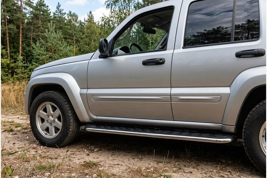 Jeep Cherokee/Liberty 2002–2007 Maydos V1 zijtreden (2 stuks, aluminium) Image