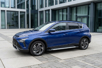 Hyundai Bayon 2021– Side steps Allmond Grey (set van 2, aluminium) foto 1