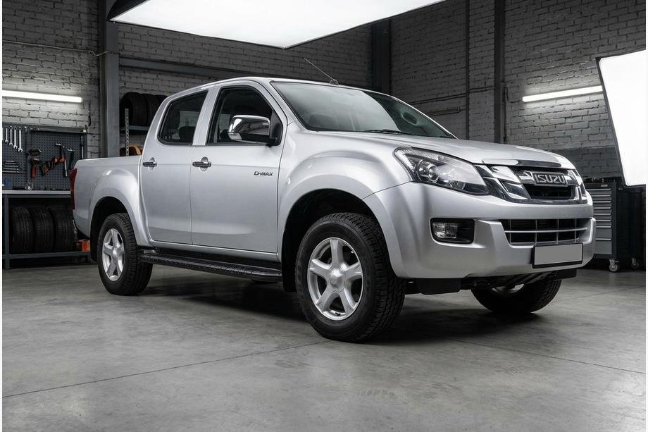 Isuzu D-Max 2011–2019 Bosphore Black zijtreden (2 stuks, aluminium) Image